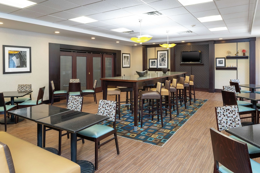 Hampton Inn & Suites Cleveland Airport Middleburg Heights - photo 54