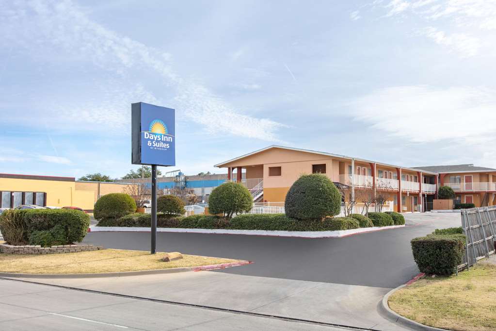 Days Inn & Suites by Wyndham Arlington Near Six Flags - featured photo