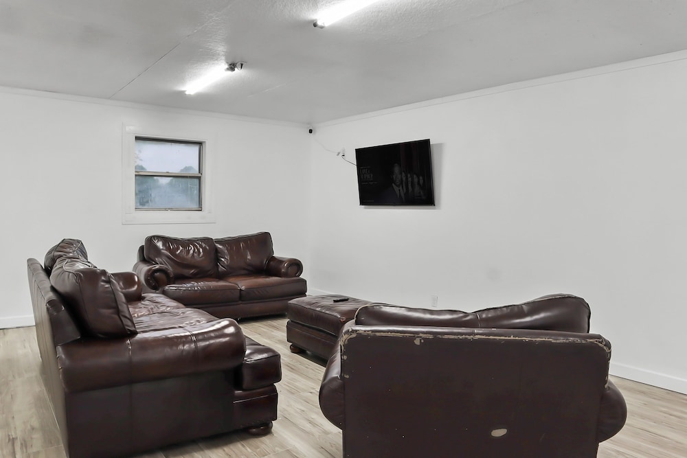 Mathis Motel - photo 26
