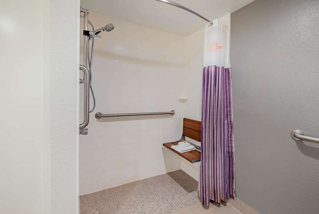 La Quinta Inn & Suites by Wyndham Baltimore BWI Airport - photo 53