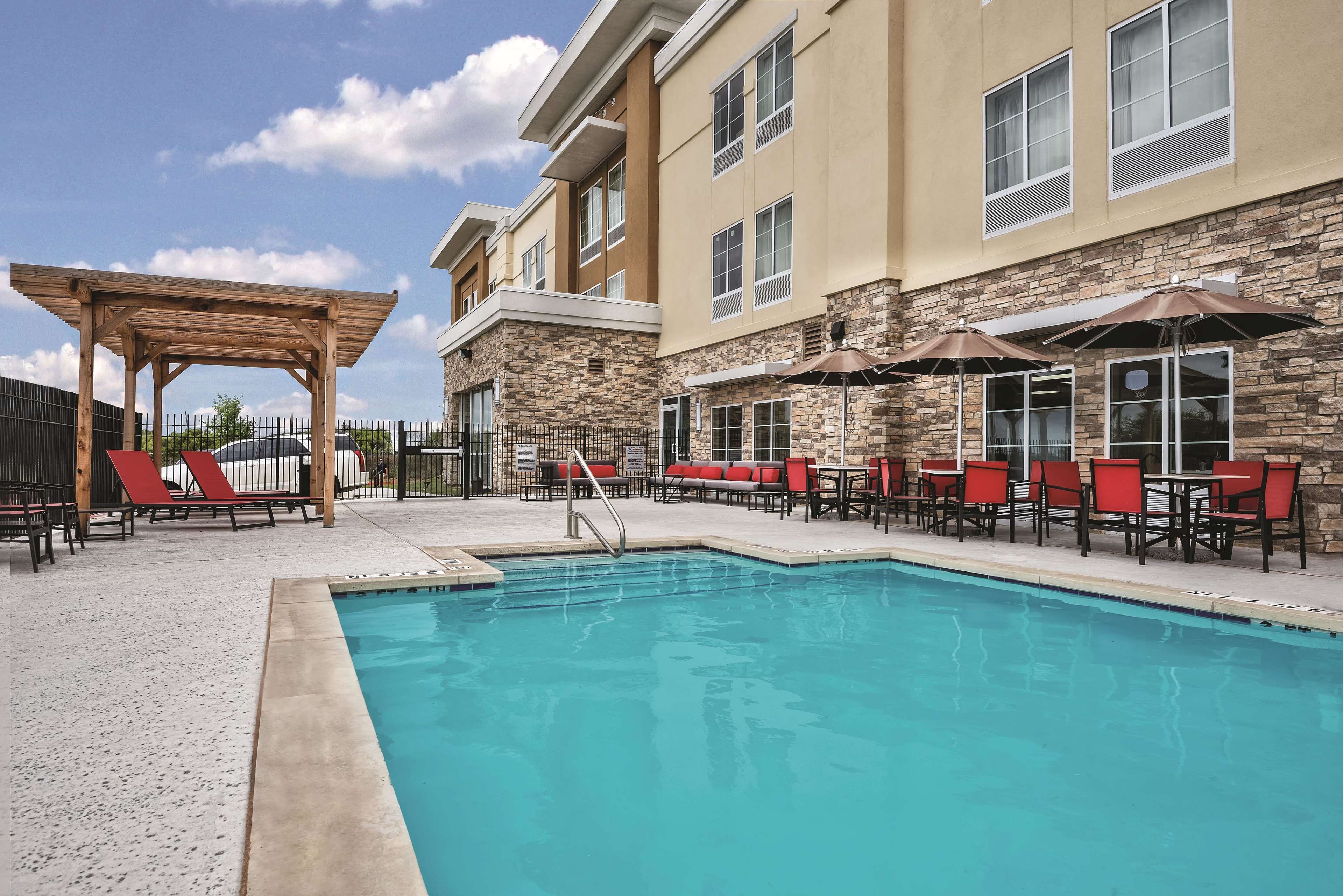 La Quinta by Wyndham San Antonio by Frost Bank Center - photo 6