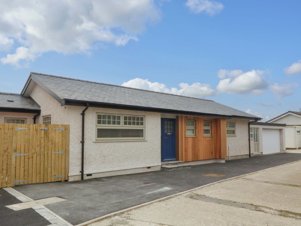 Awel Y Mor - last minute hotel in Holyhead