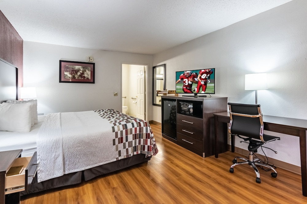 Red Roof Inn Forsyth - photo 20