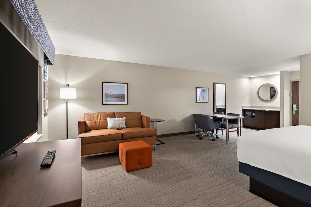 Hampton Inn & Suites by Hilton Petoskey - photo 45