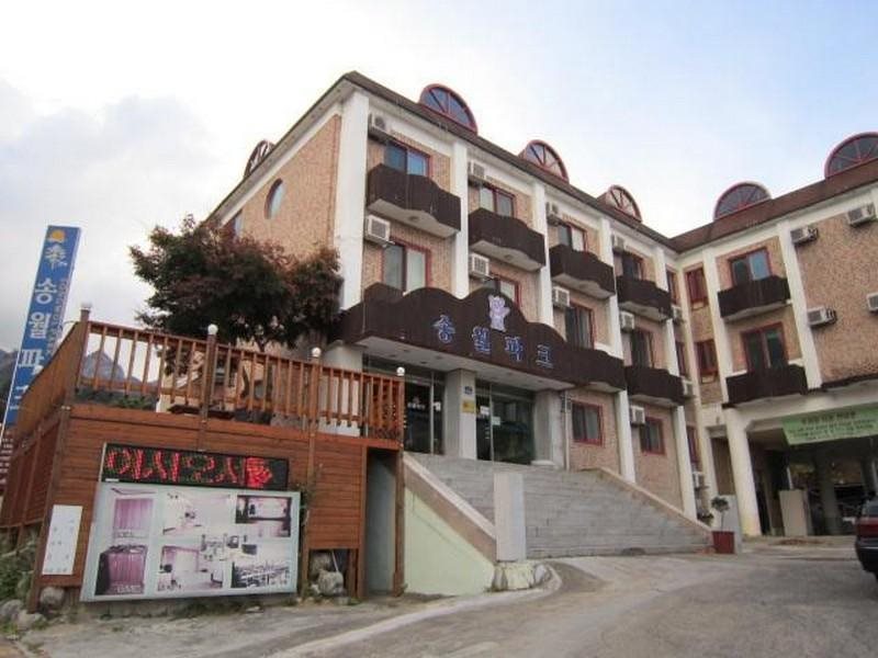 Songwol Park — hotel in Sokcho