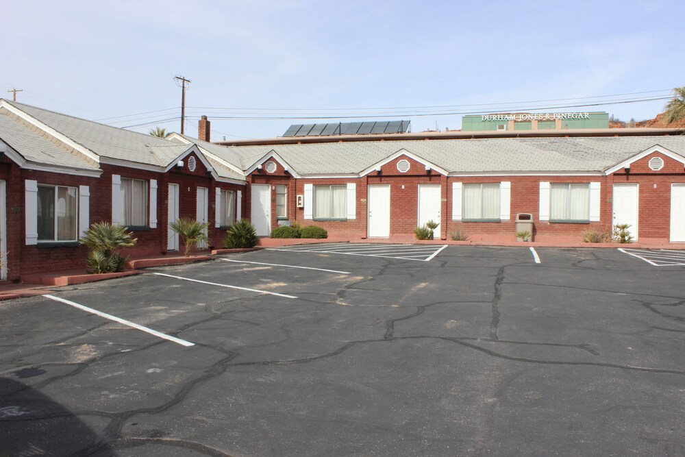 Dixie Palms Motel - photo 21