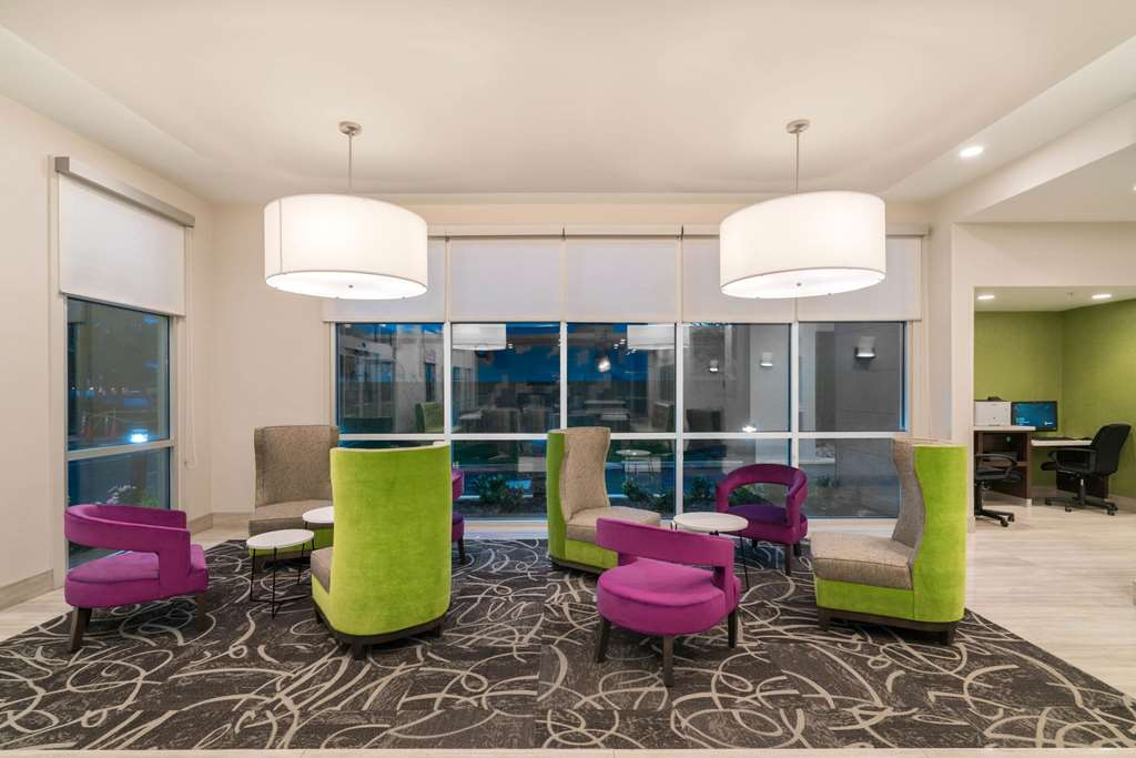 La Quinta Inn & Suites by Wyndham Mobile - photo 17