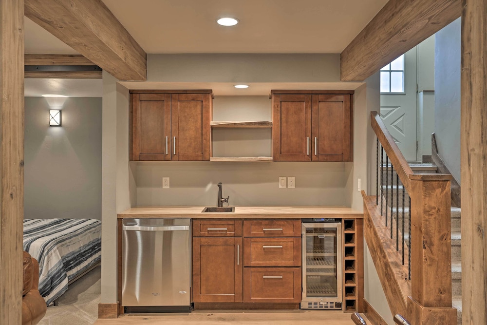 Townhome About 4 Mi To Beaver Creek And 8 Mi To Vail in Avon, United States