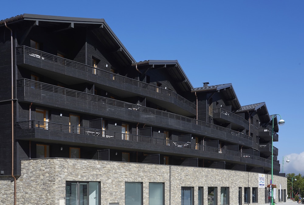 Residence Nemea Le Hameau Les Deux Alpes — 4-Star Luxury Hotel in Les Deux Alpes, France