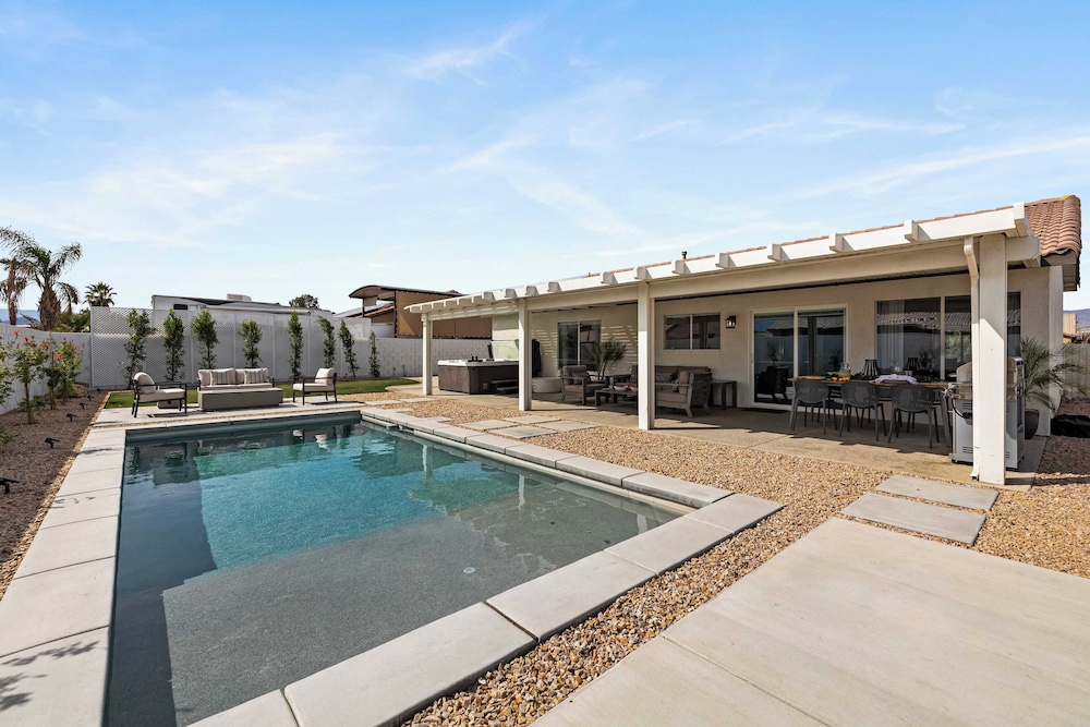 Montego by Avantstay Private Yard w Pool & Hot Tub - photo 31