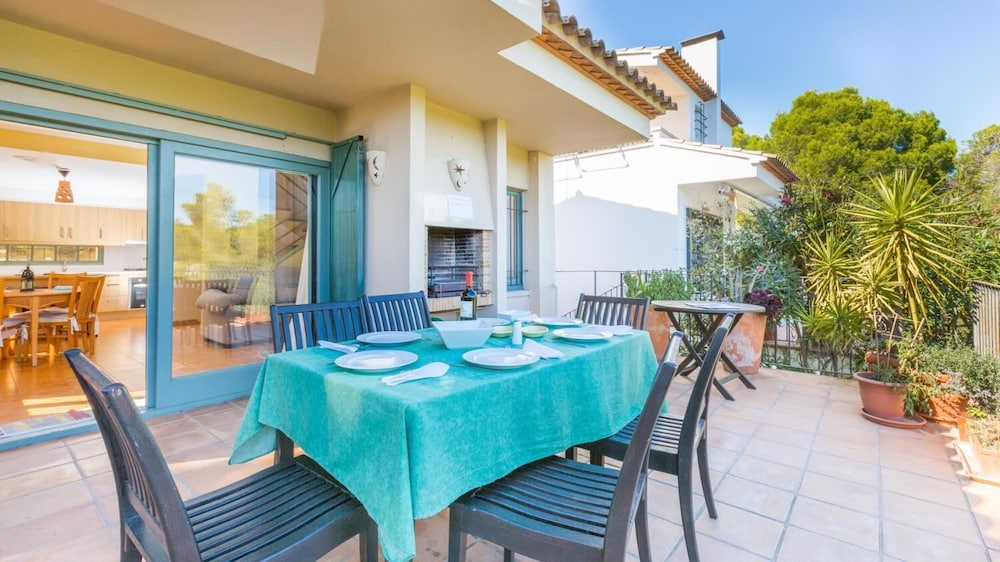 Esquer in Llafranc with 6 bedrooms and 4 bathrooms in Palafrugell, Spain