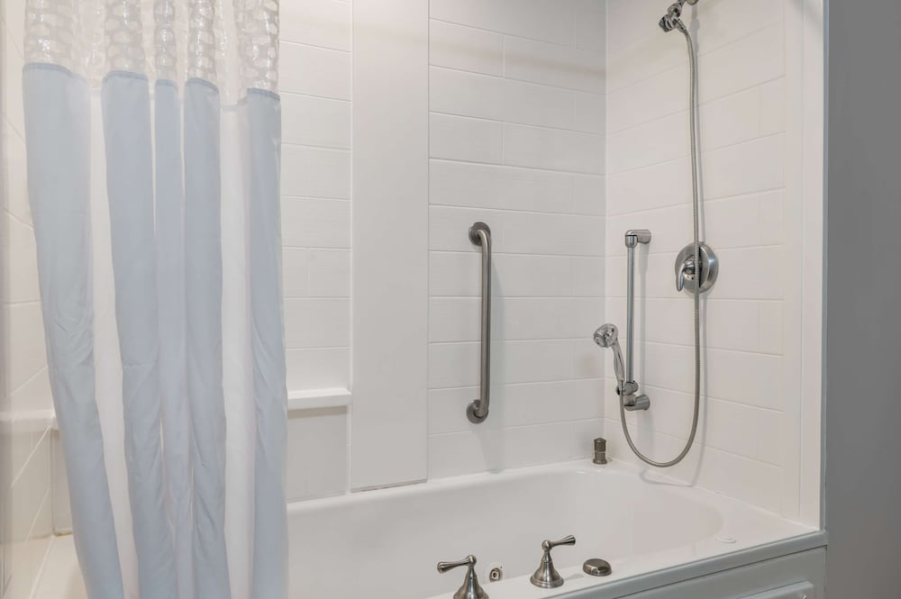 Hampton Inn Greenfield - photo 40
