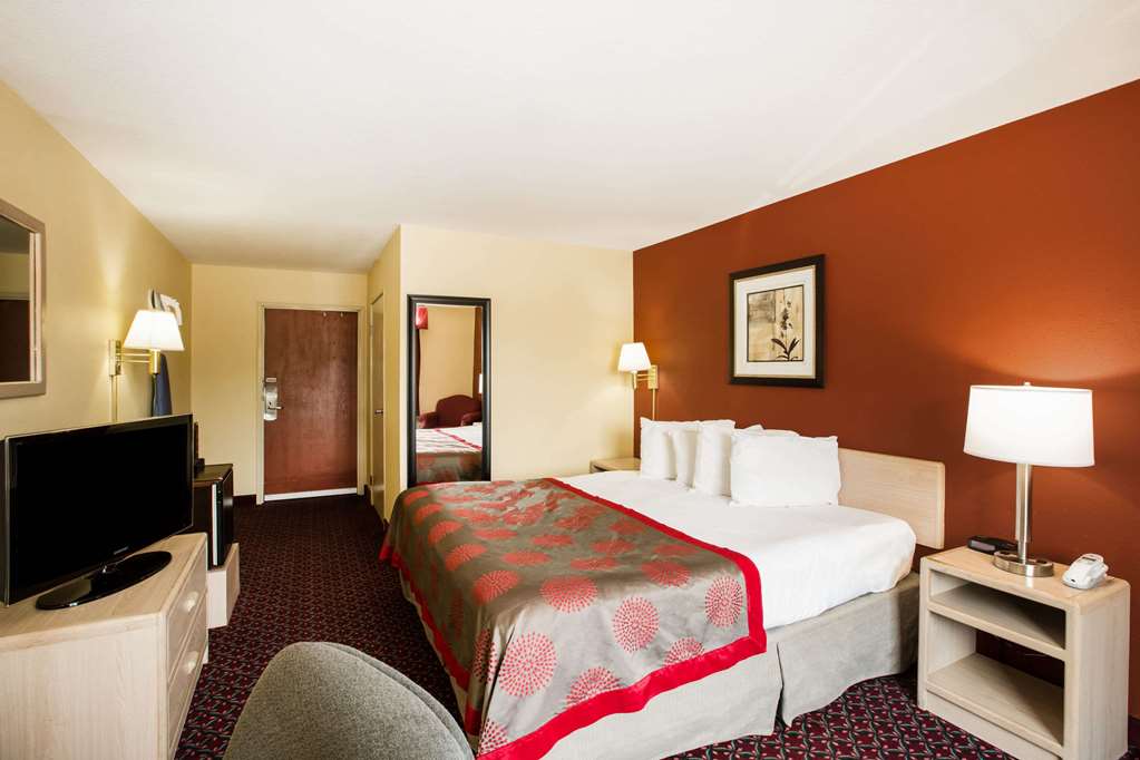 Ramada by Wyndham Sioux Falls - photo 12