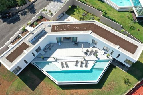 Luxury Villa Blue with a pool — 4-Star Luxury Hotel in Zmijavci, Croatia