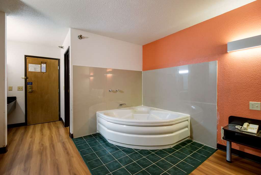 Motel6 Davenport IA - photo 28