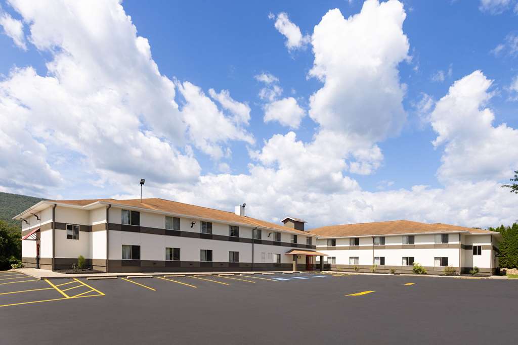 Super 8 by Wyndham Burnham Lewistown - photo 3