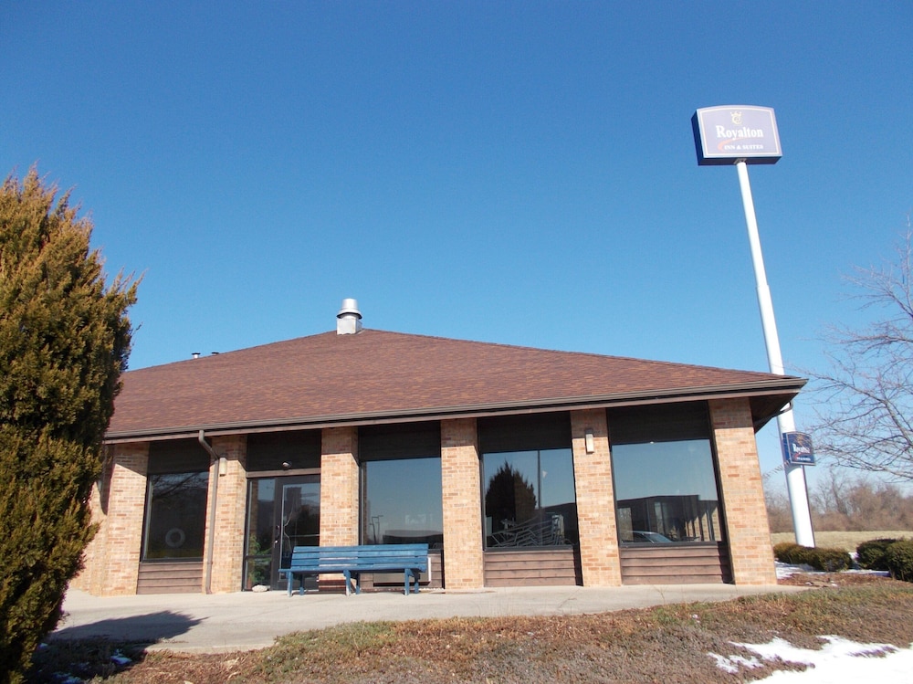 Royalton Inn and Suites Wilmington - photo 17