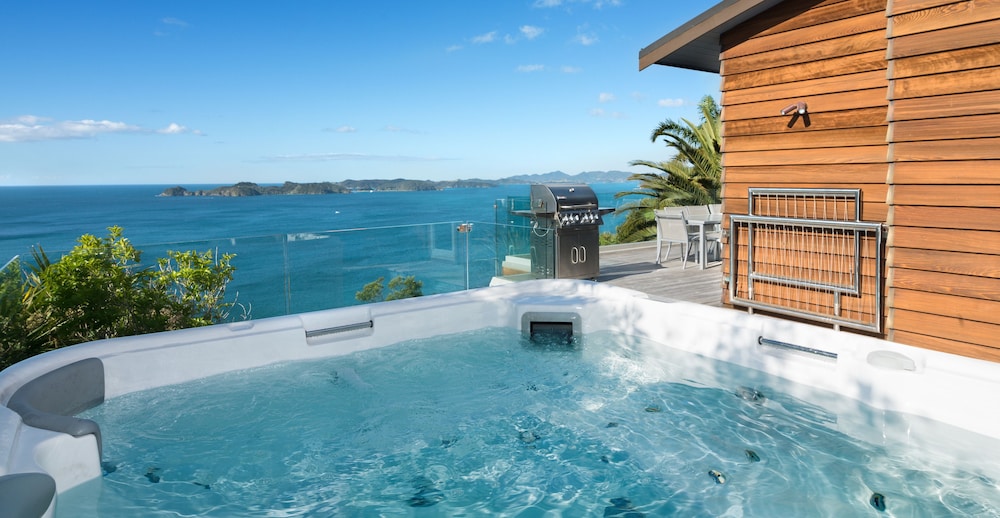 Cloud 9 Luxury Villa — 5-Star Luxury Hotel in Paihia, New Zealand
