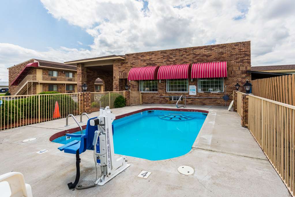 Econo Lodge & Suites Brinkley - photo 31