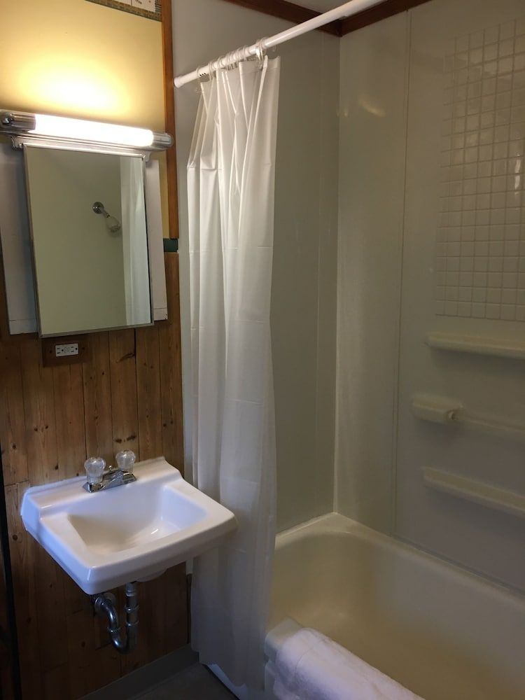 Superior Motel & Suites - photo 24