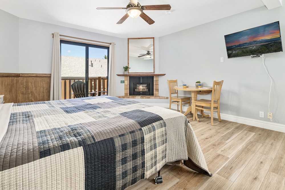 Big Bear Lakefront Lodge - photo 6