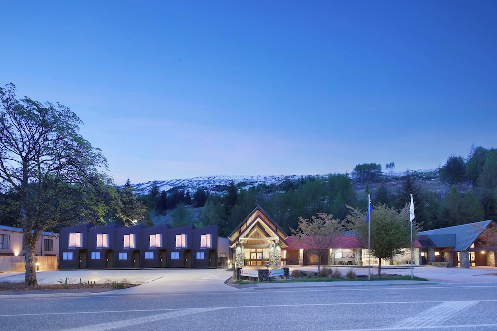 Swiss Belvillas Coronet Peak — 4-Star Luxury Hotel in Queenstown, New Zealand