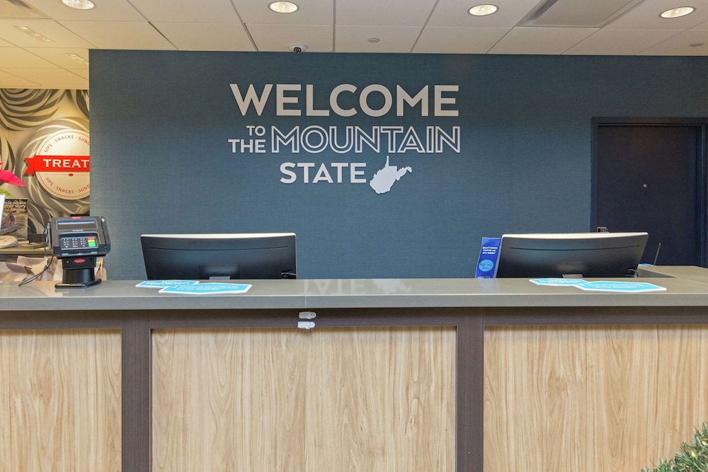 Hampton Inn & Suites Morgantown University Town Centre - photo 6