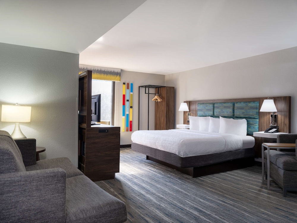 Hampton Inn Peachtree Corners Norcross - photo 15