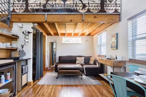 Blue Door Micro Loft - last minute hotel in Portland