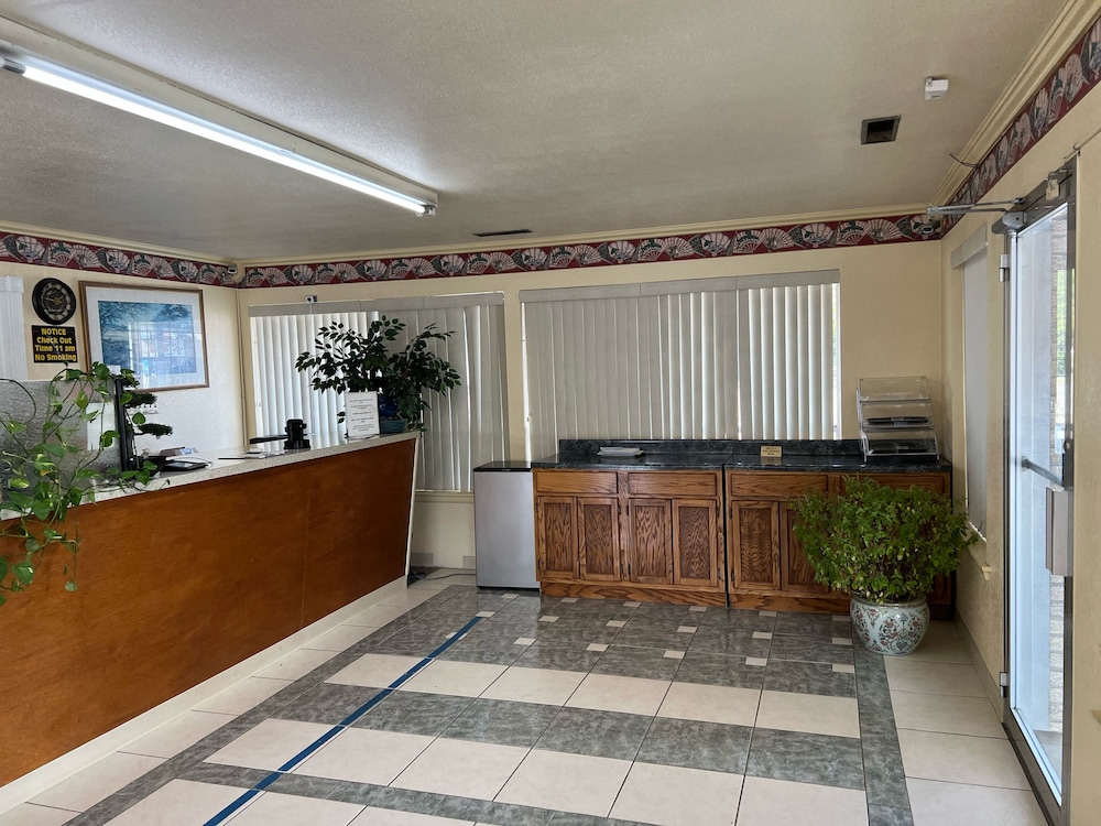 Pioneer Inn - photo 3