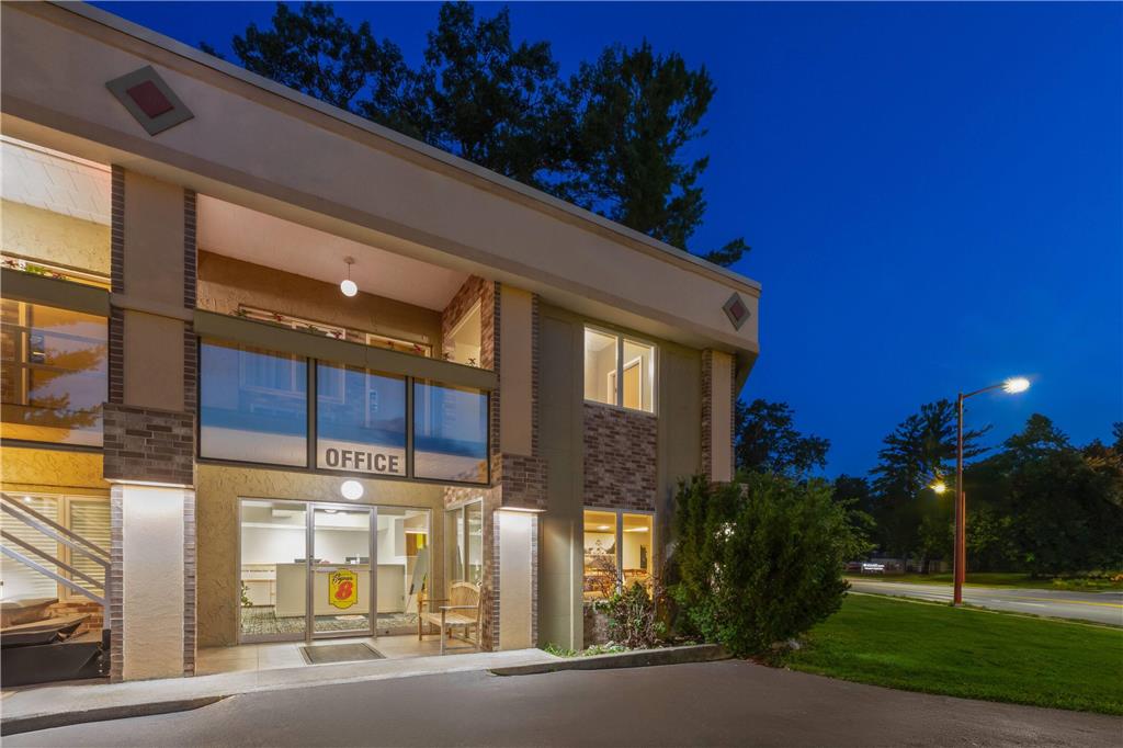 Super 8 by Wyndham Traverse City — hotel near Cherry Capital Airport