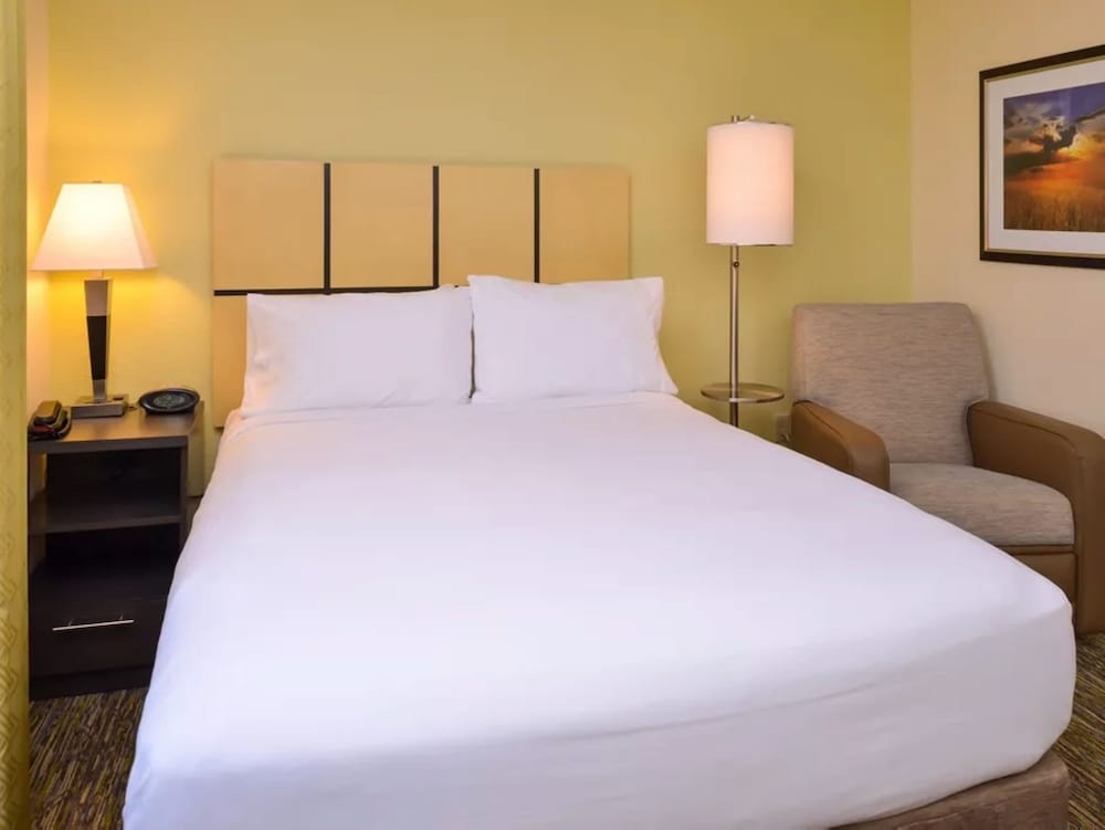 Candlewood Suites Jefferson City by IHG - photo 17