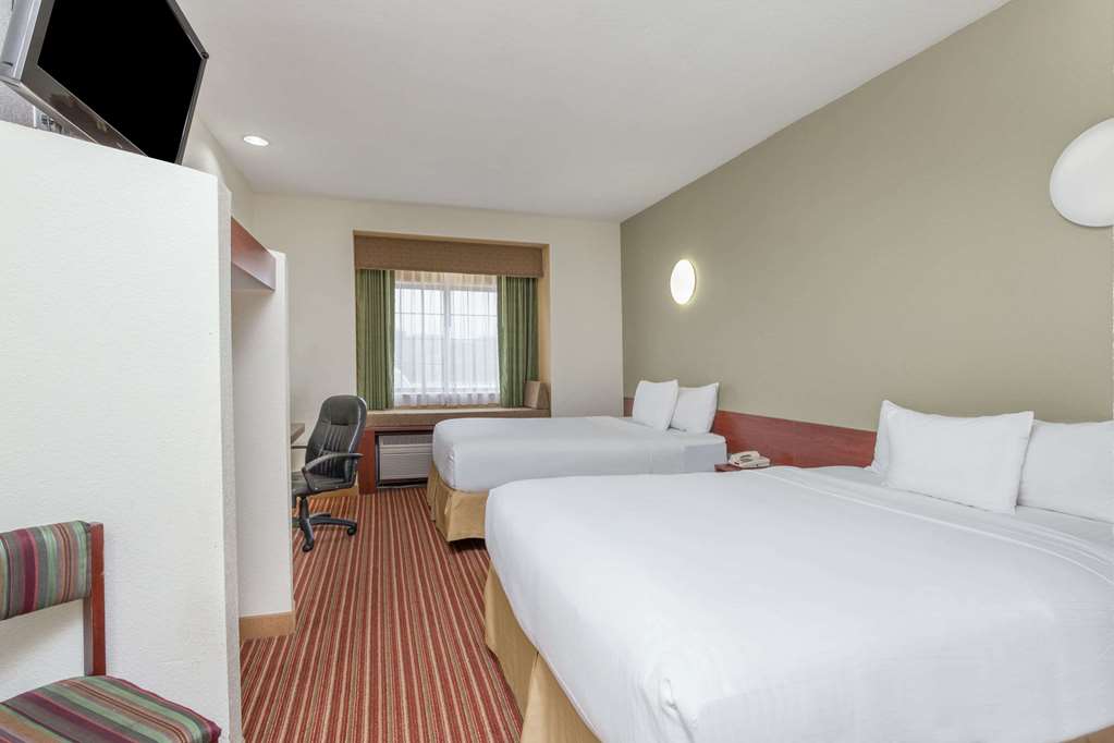 Days Inn by Wyndham near Kansas Speedway - photo 5