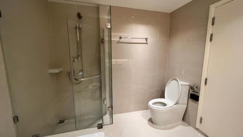 Condo NearBTS Bigpool Gym FastWifi Checkin24h 02