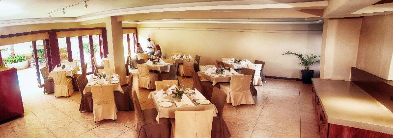 The Zehneria Portico