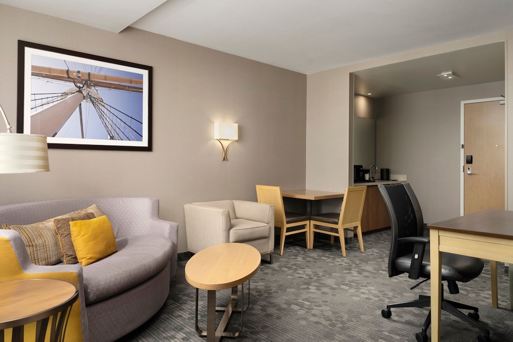 Courtyard by Marriott Erie Bayfront - photo 26
