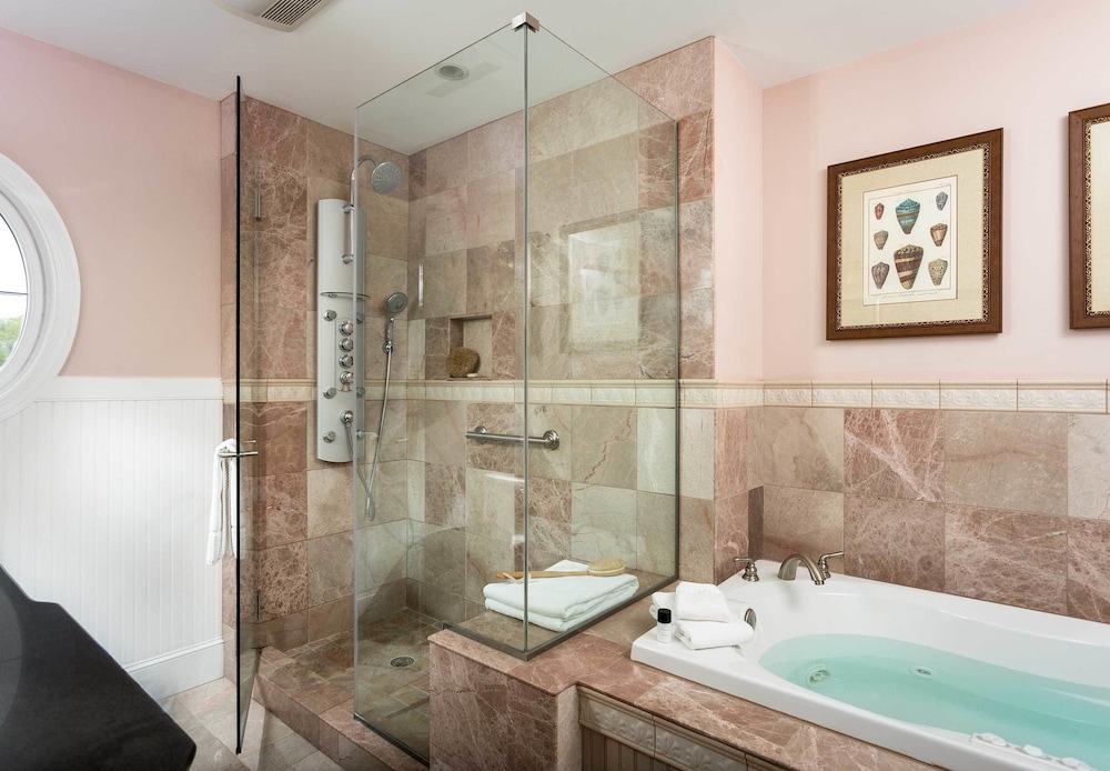 Grand Harbor Inn - photo 24