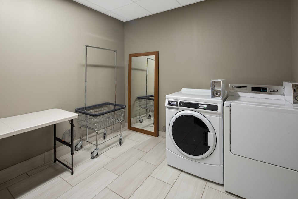 Holiday Inn Express & Suites Chico by IHG - photo 14