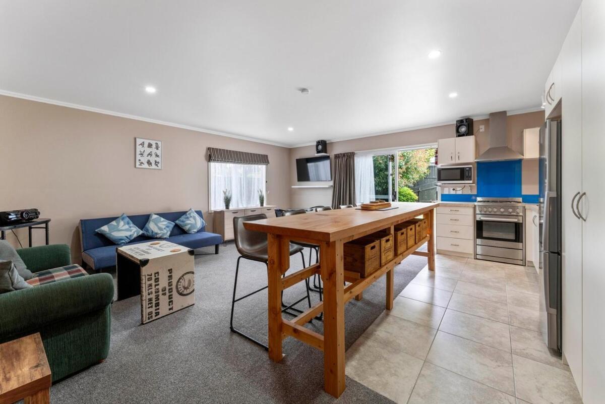 Hilltop Hideaway — 4-Star Luxury Hotel in Taupo, New Zealand