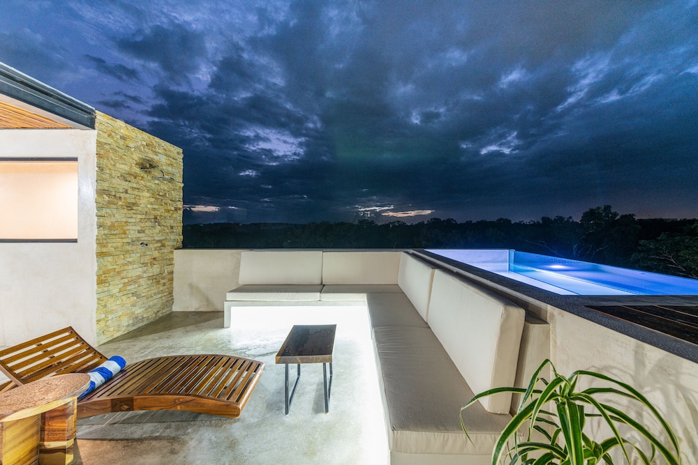Private pool