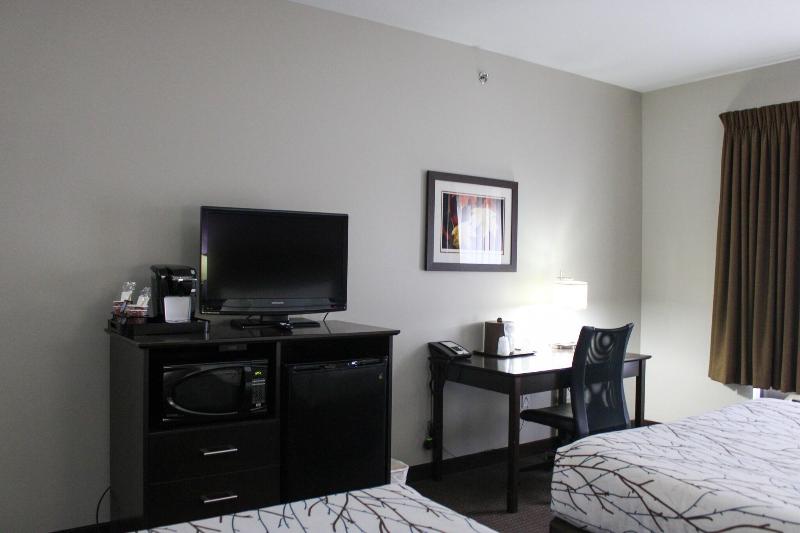 Parkwood Inn & Suites - photo 35