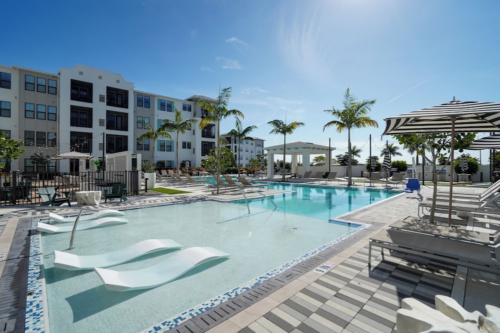 7 Mi to Coquina Beach Luxe Condo w Resort Perks in Bradenton, United States