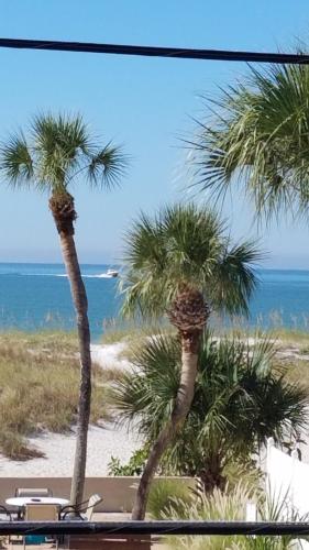 Johns Pass Beach Motel - photo 64