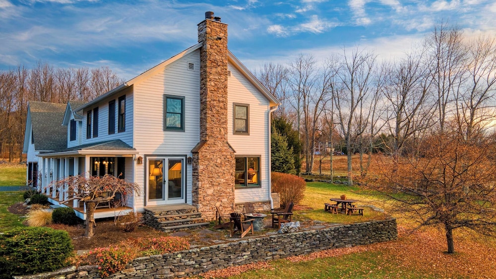 Catskill Park Farm by Avantstay Huge Yard Fire Pit Near Windham Ski Resort in Ashland, United States