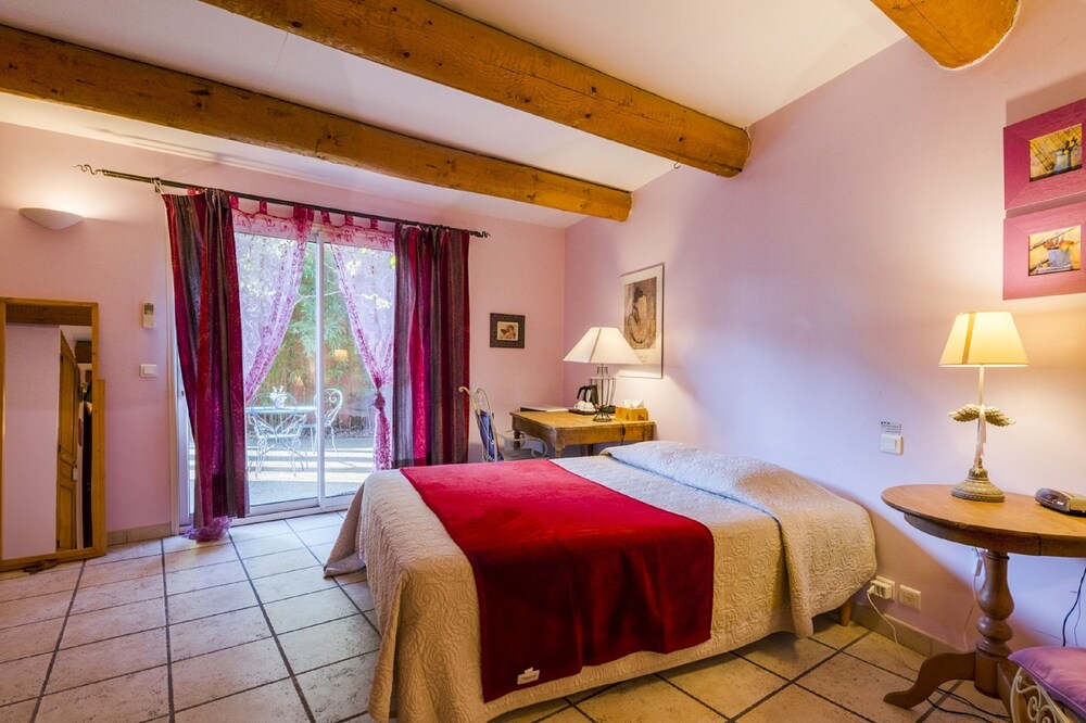 La Bastide Des Pins — 4-Star Luxury Hotel in Castillon-Du-Gard, France