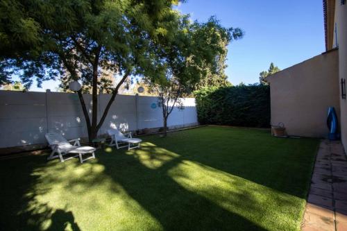 Quiet villa with garden and terrace in FrAcjus — 4-Star Luxury Hotel in Frejus, France