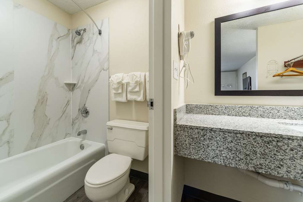 Quality Inn & Suites Vandalia near I 70 and Hwy 51 - photo 25