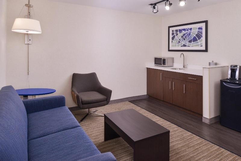 Holiday Inn Express Hotel & Suites Southfield Detroit - photo 16