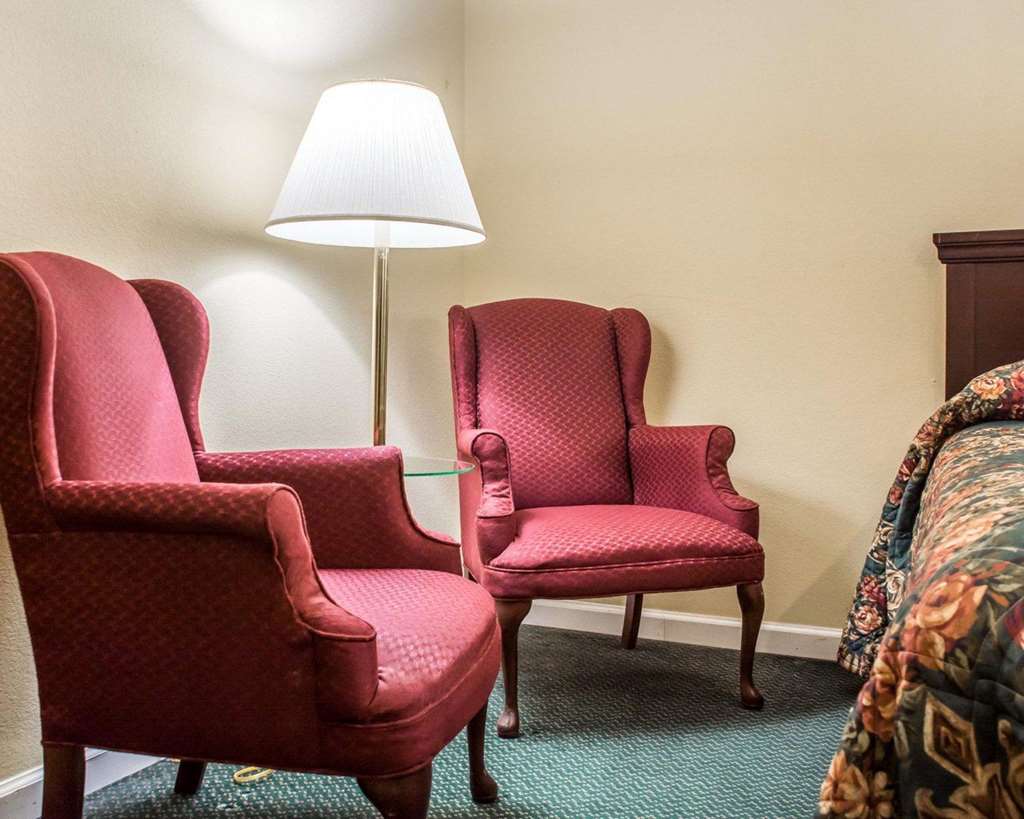 Econo Lodge Inn & Suites North Syracuse Airport - photo 15