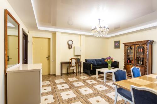 Prime location Apartment with Three Bedroom